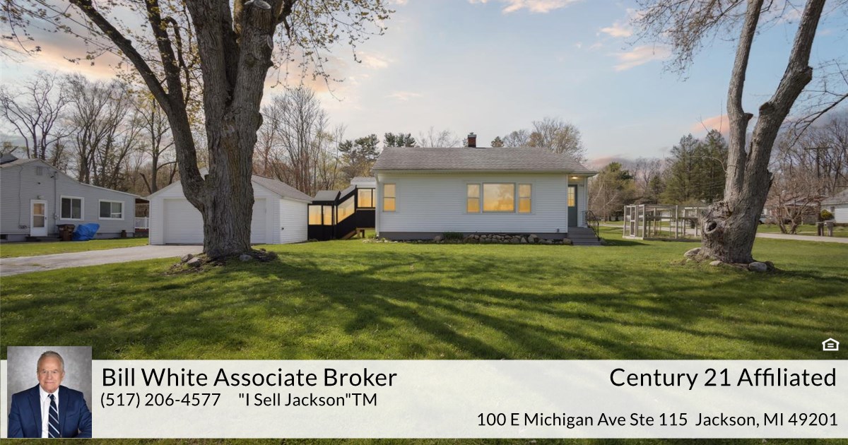 700 Fernwood Ave, Jackson, MI 49203
